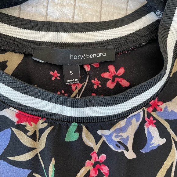 Floral t-shirt blouse. - Picture 3 of 4